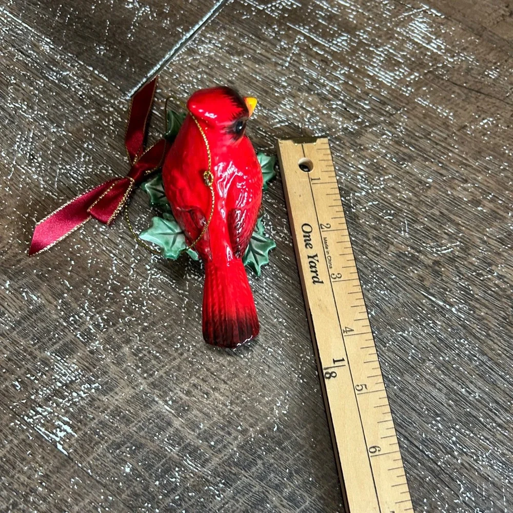 Spode Red Cardinal Bird on Holly Leaf Ceramic Christmas Tree Ornament A22
